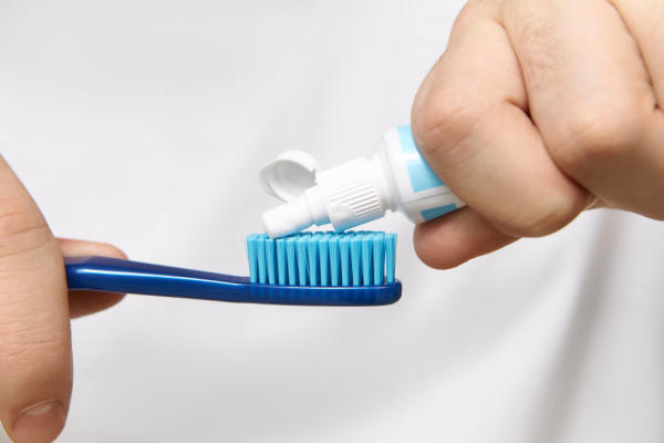cách giảm ê buốt răng sau khi tẩy trắng