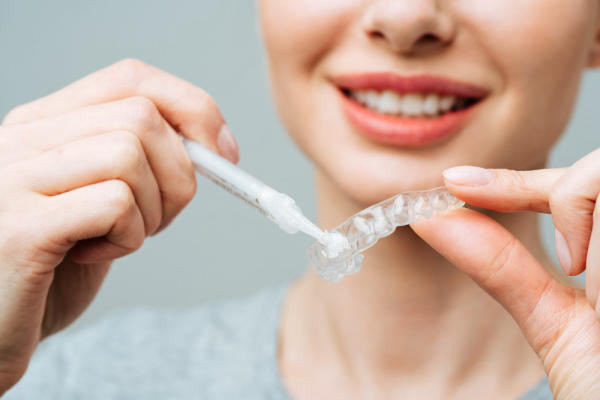 cách giảm ê buốt răng sau khi tẩy trắng